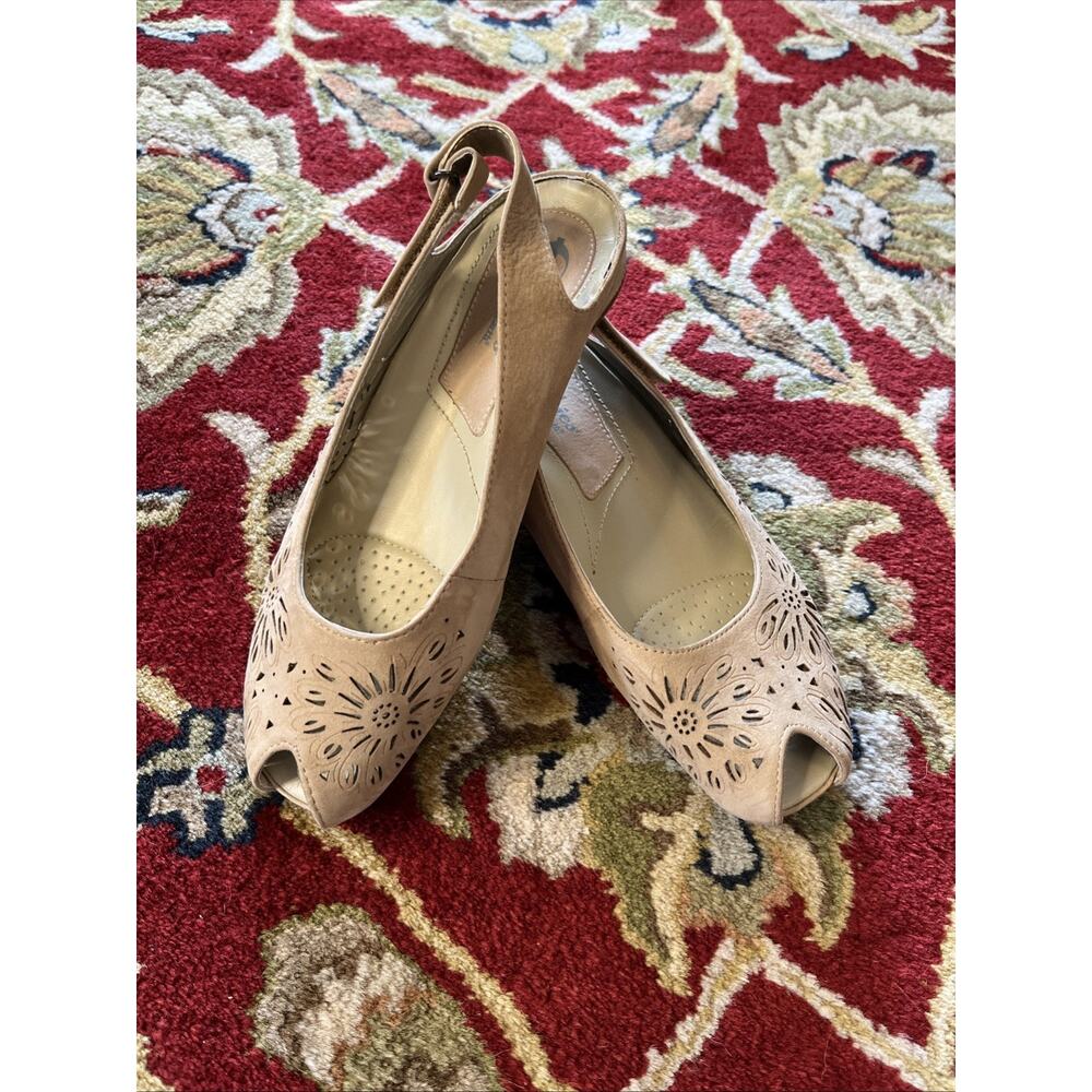 Earthies by Earth 8.5 MILOS Biscuit Tan Laser Floral Cut Slingback Sandals Heel